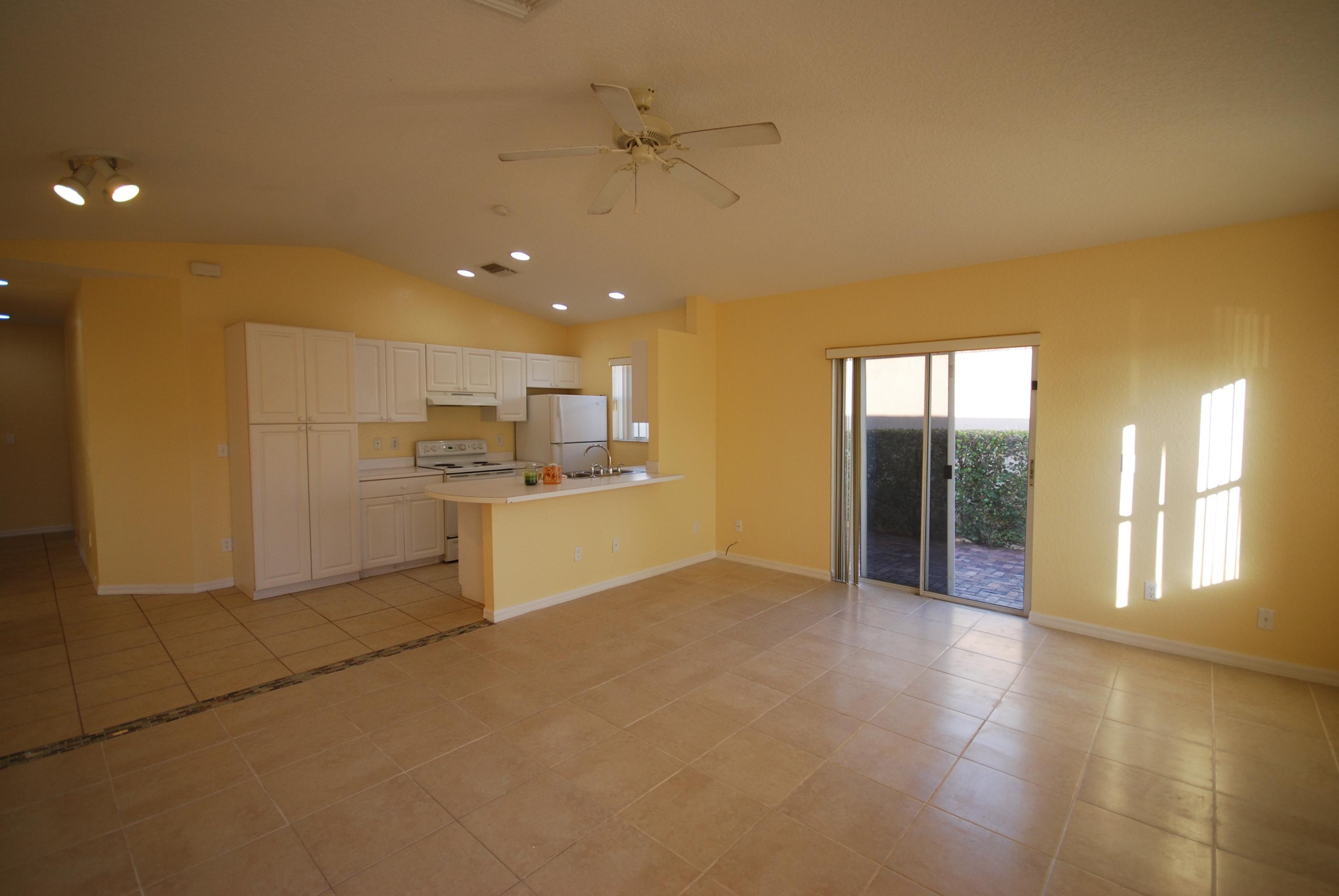 569 East Ridge Circle North Boynton Beach, FL 33435 - Photo 4 of 25 DSC_0337