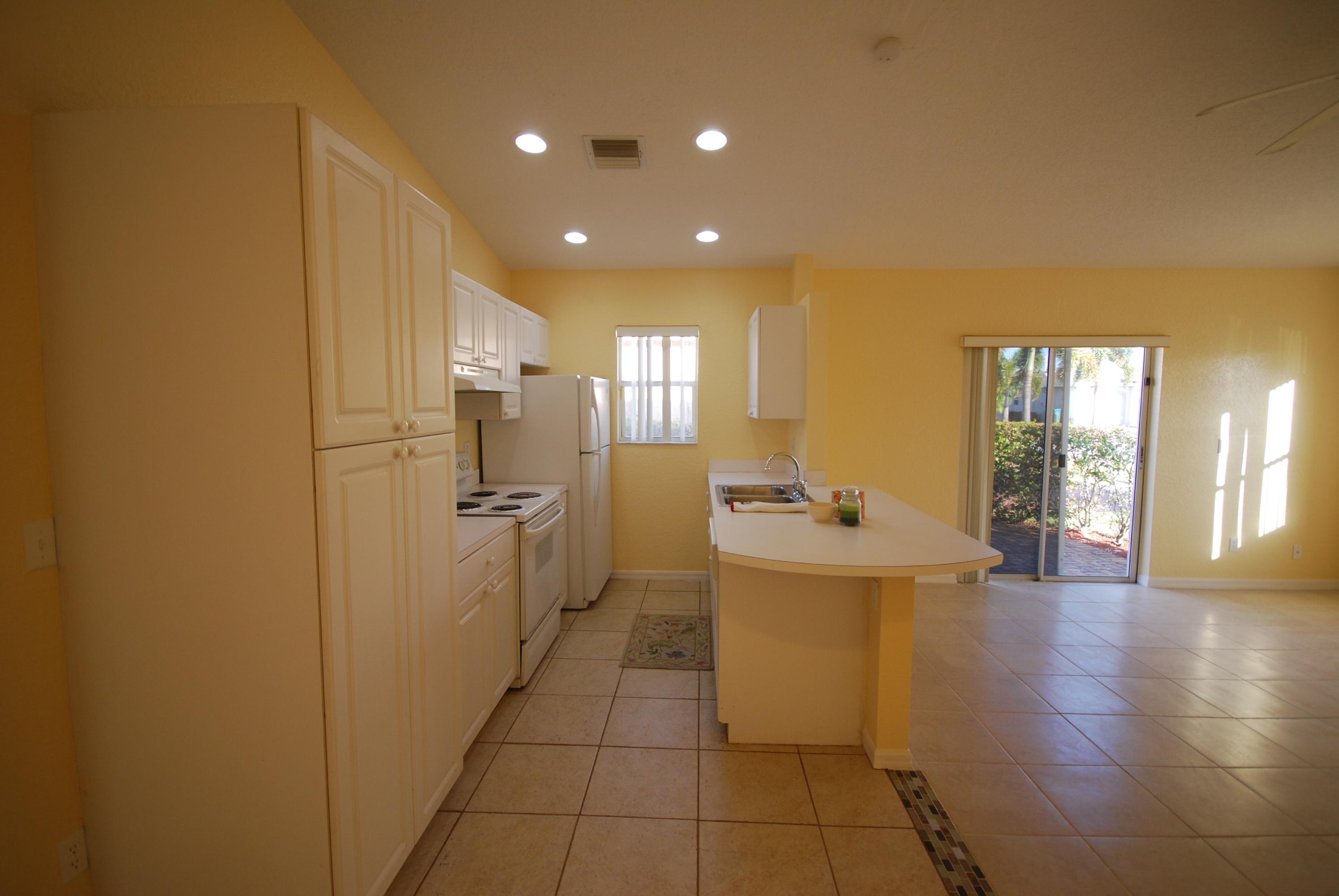 569 East Ridge Circle North Boynton Beach, FL 33435 - Photo 7 of 25 DSC_0340