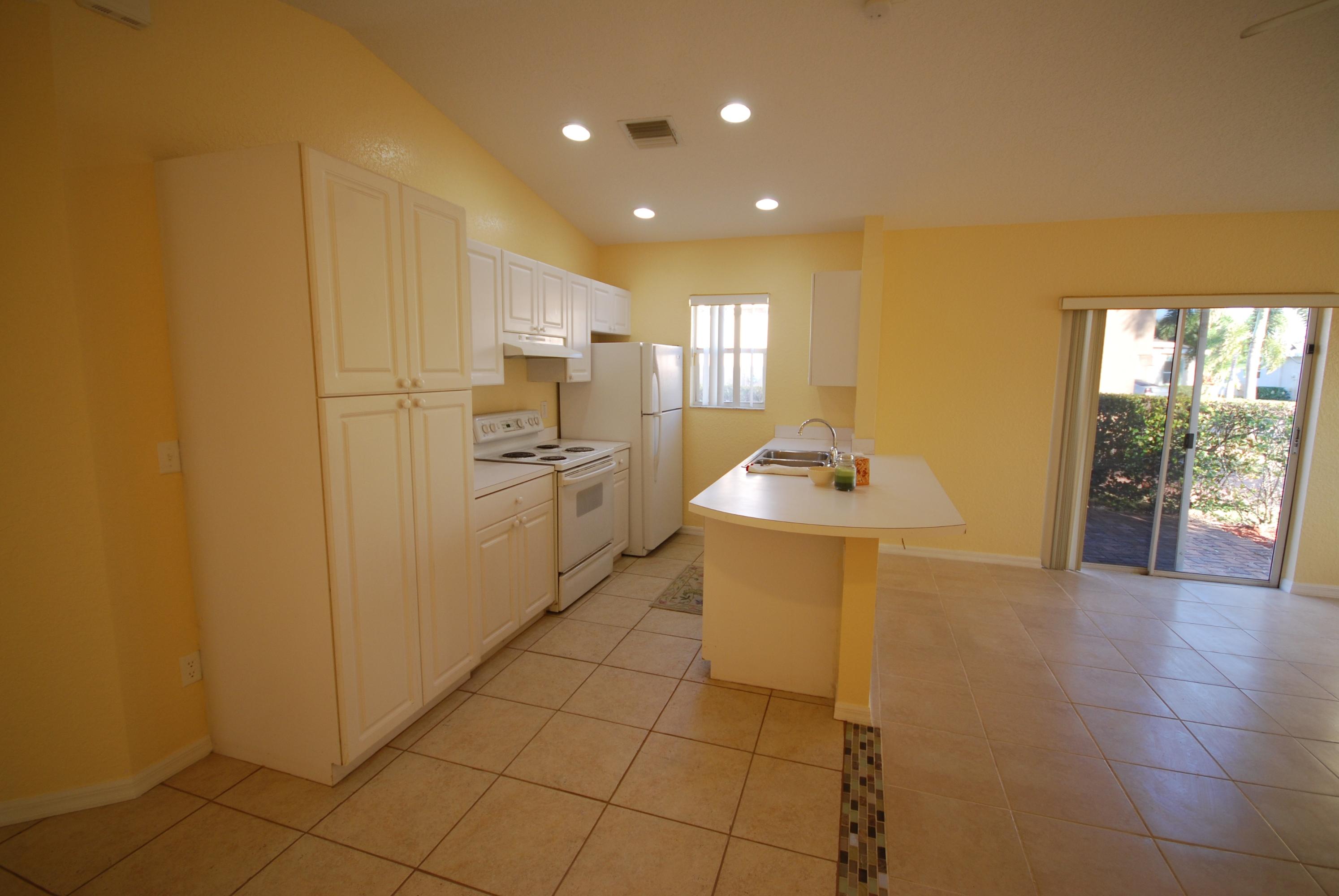 569 East Ridge Circle North Boynton Beach, FL 33435 - Photo 8 of 25 DSC_0341