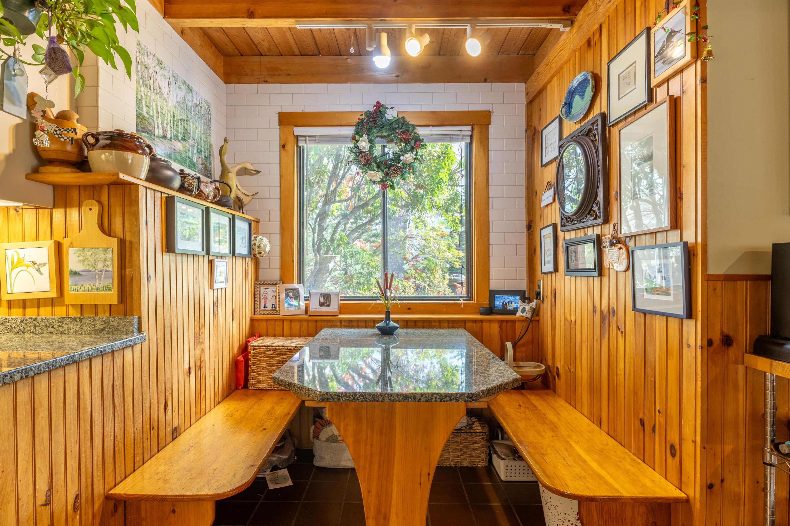 152 Spindle Road Ellsworth, ME 04605 - Photo 18 of 61 Kitchen built in dining area
