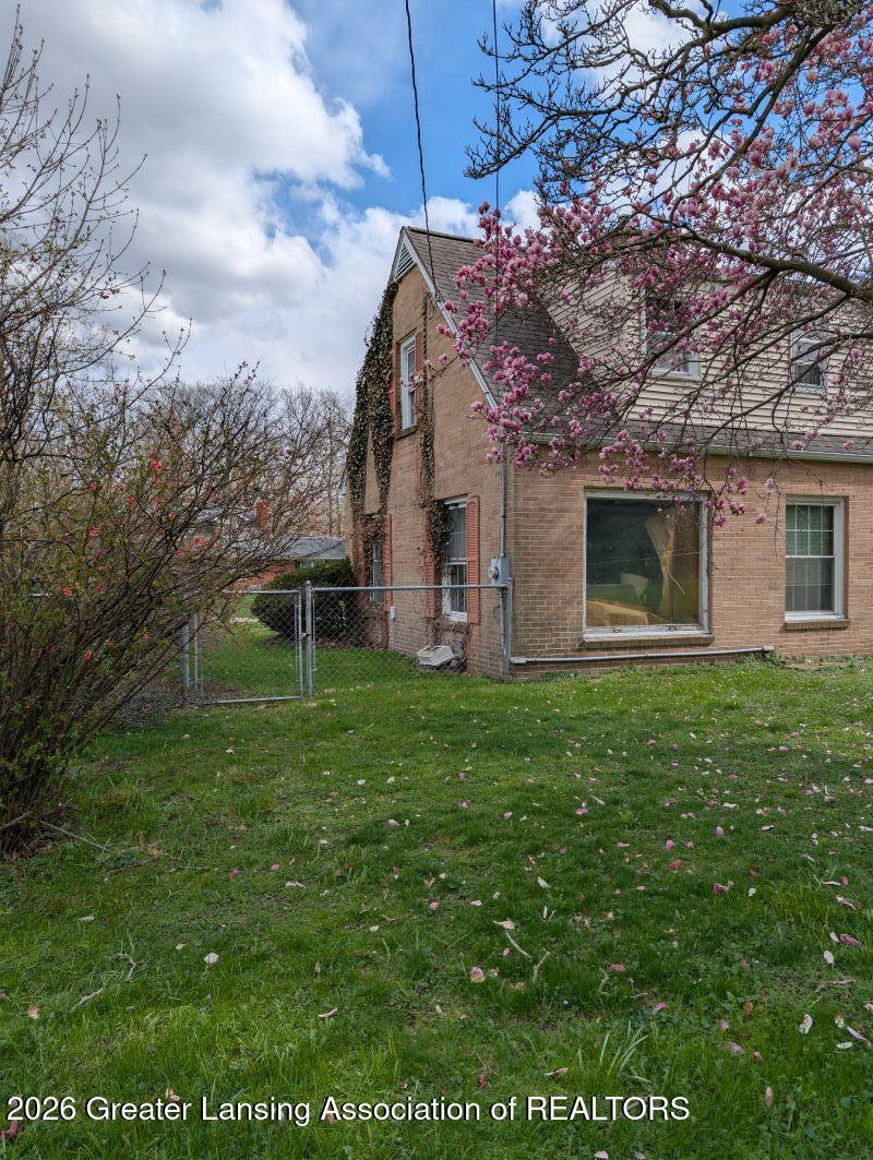 2112 Cumberland Road Lansing, MI 48906 - Photo 68 of 77 PXL_20260419_203426885.RAW-02.ORIGINAL 1