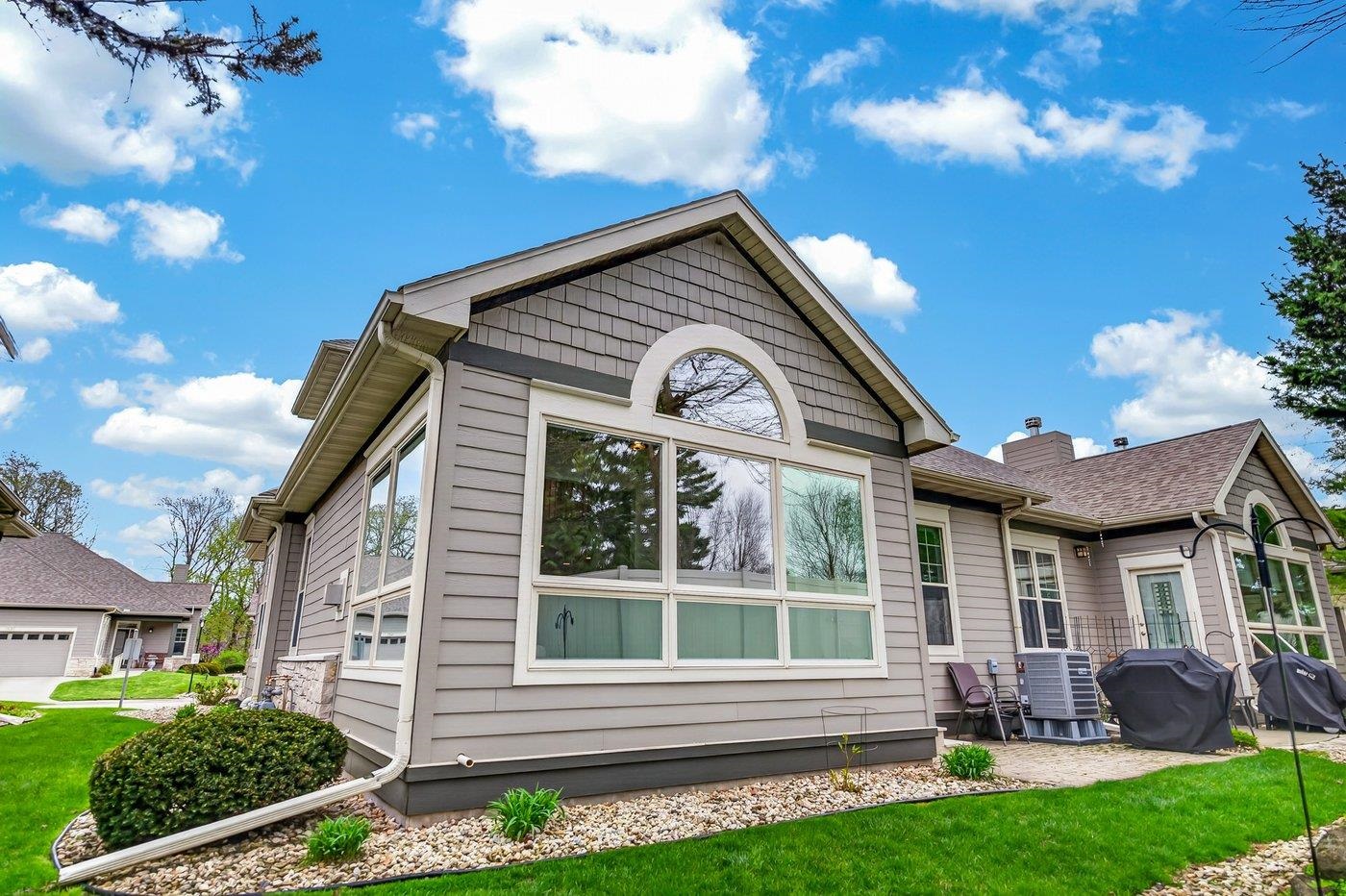1622 Pondview Court Middleton, WI 53562 - Photo 2 of 40