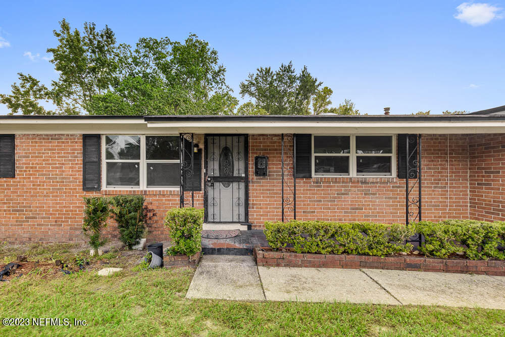 10571 Villanova Road Jacksonville, FL 32218 - Photo 3 of 21 front view of a house with a yard