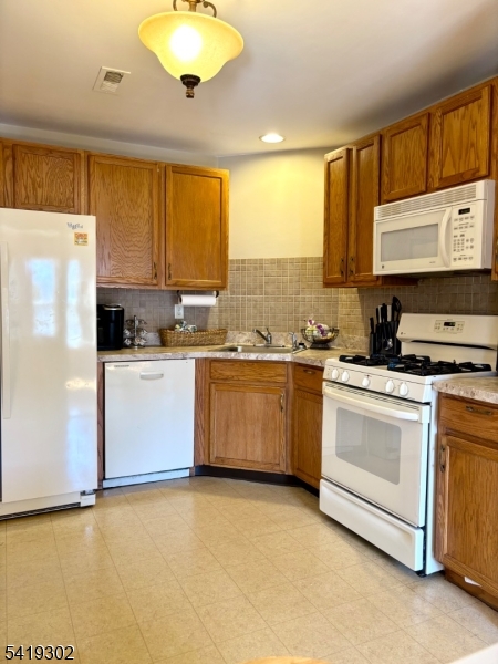 39 Rozalyn Lane Old Bridge, NJ 08879 - Photo 5 of 18