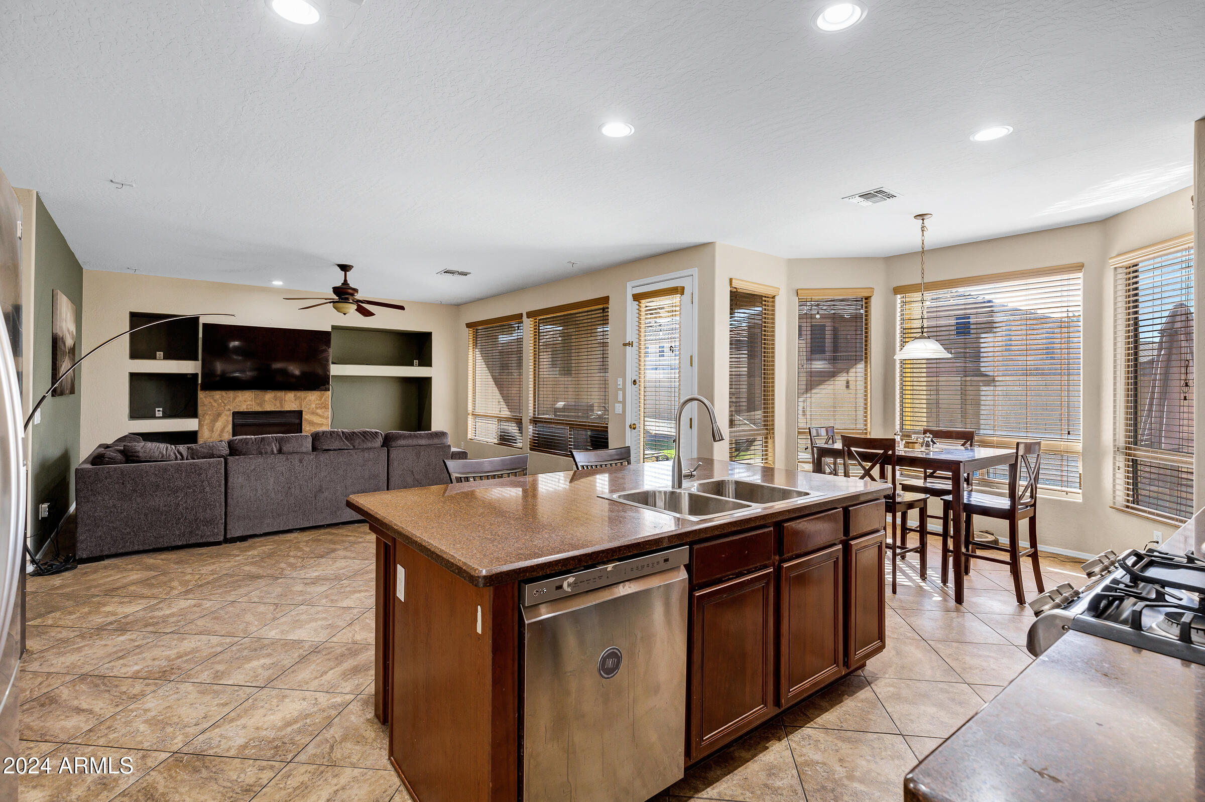 2801 West Silver Fox Way Phoenix, AZ 85045 - Photo 12 of 76 2801 W Silver Fox Way-12