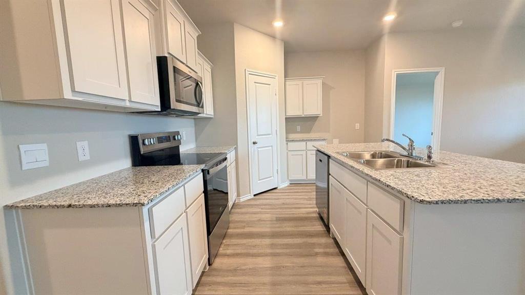 568 Marsh Street Cleburne, TX 76033 - Photo 2 of 21