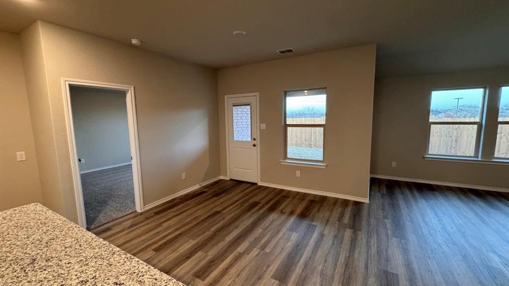 568 Marsh Street Cleburne, TX 76033 - Photo 5 of 21