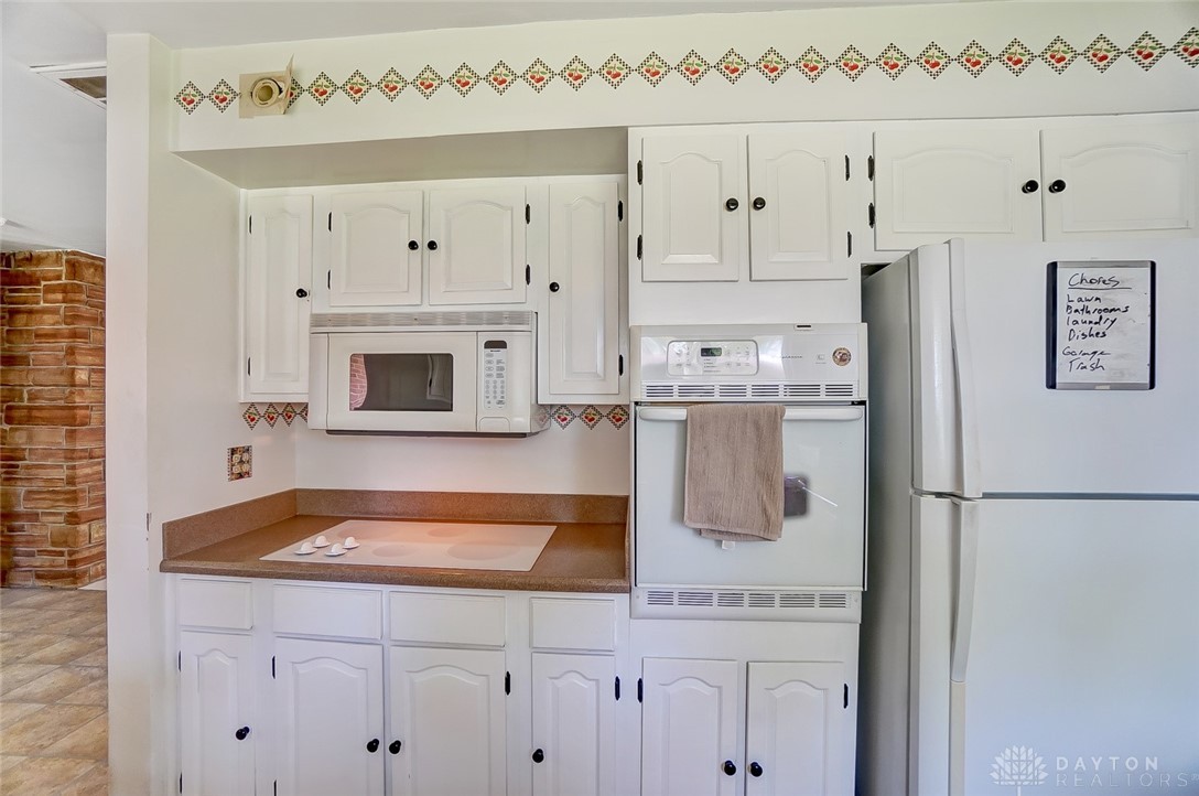 4255 Maxlin Road Kettering, OH 45429 - Photo 14 of 34
