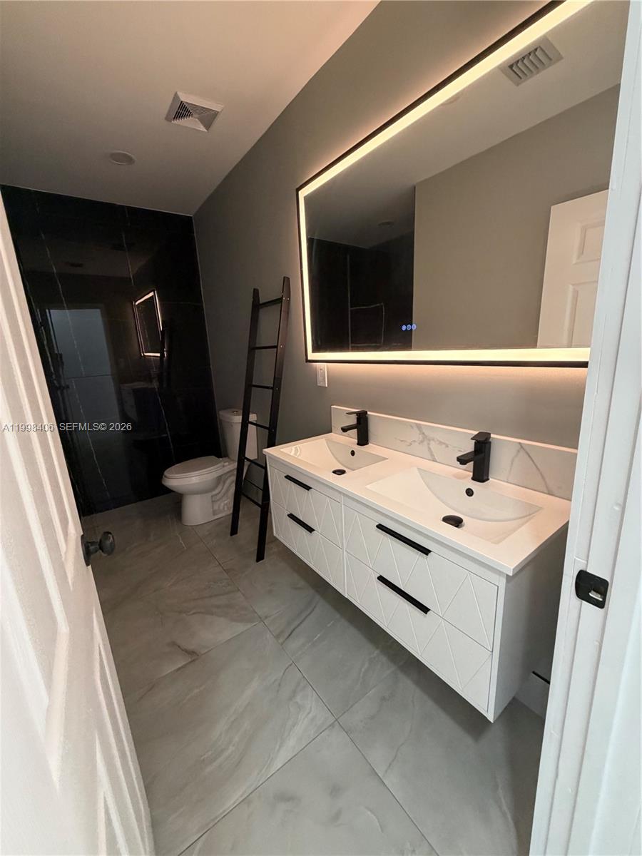 596 Ragan Drive Miami Springs, FL 33166 - Photo 12 of 20