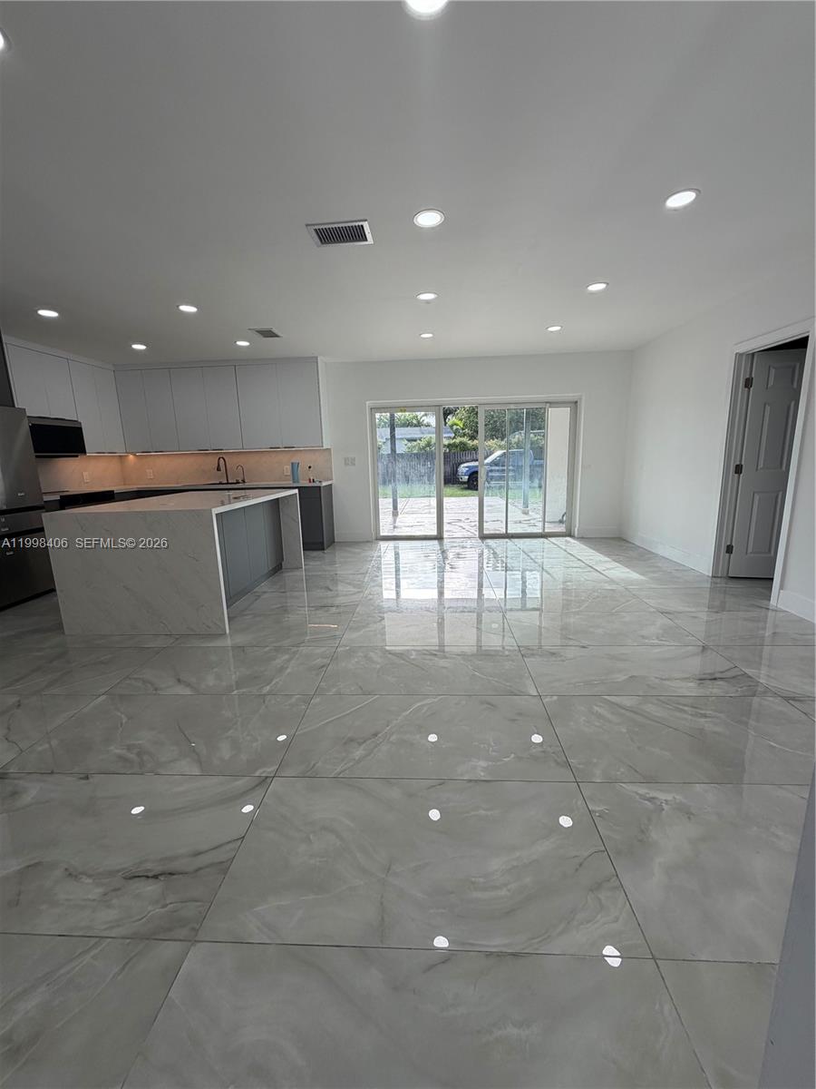 596 Ragan Drive Miami Springs, FL 33166 - Photo 14 of 20