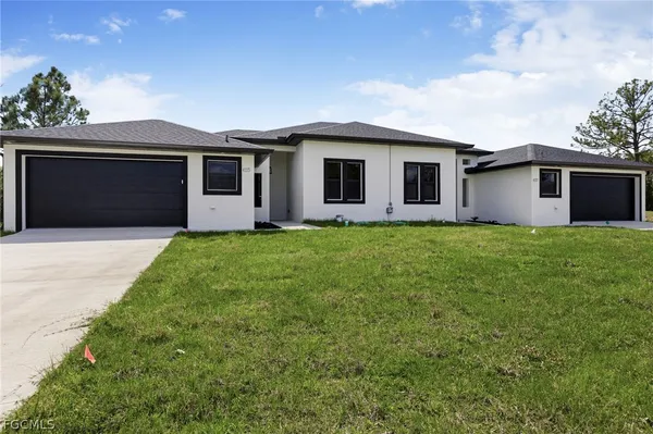 $1,900 | 4725-4727 27th Street Southwest, Unit 4725, Lehigh Acres, FL 33973