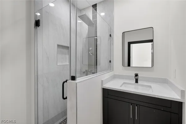 $1,900 | 4725-4727 27th Street Southwest, Unit 4725, Lehigh Acres, FL 33973