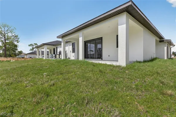 $1,900 | 4725-4727 27th Street Southwest, Unit 4725, Lehigh Acres, FL 33973