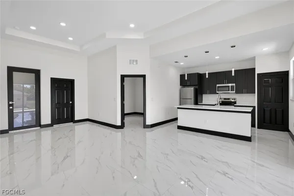 $1,900 | 4725-4727 27th Street Southwest, Unit 4725, Lehigh Acres, FL 33973