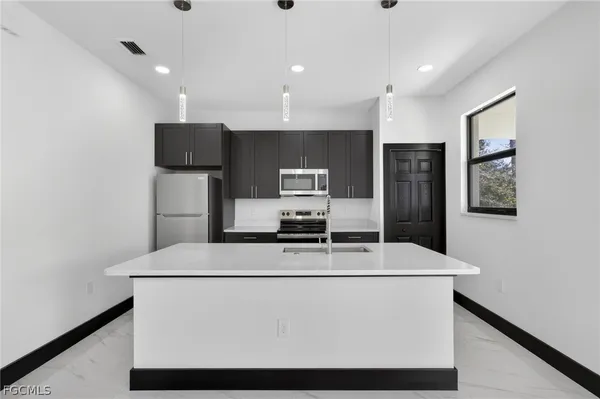 $1,900 | 4725-4727 27th Street Southwest, Unit 4725, Lehigh Acres, FL 33973