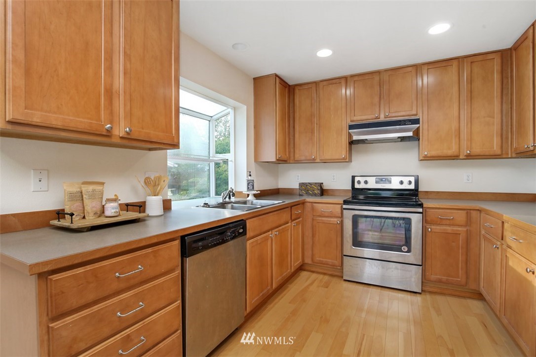 213 Edmonds Place Northeast Renton, WA 98056 - Photo 8 of 20