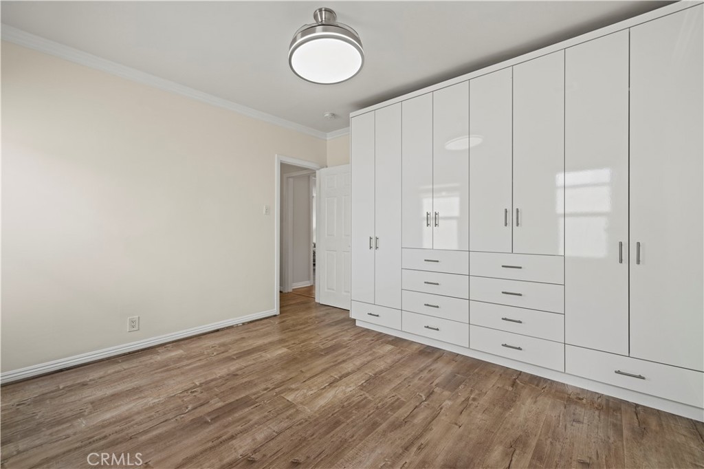 645 Glenmore Boulevard Glendale, CA 91206 - Photo 19 of 34 a view of room with window