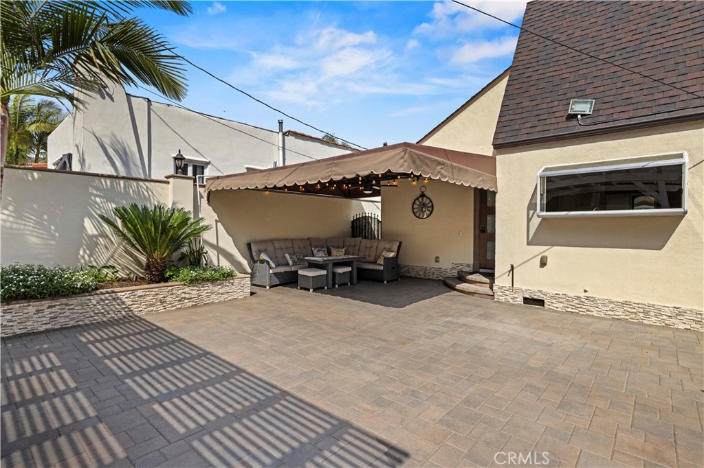 645 Glenmore Boulevard Glendale, CA 91206 - Photo 23 of 34 a view of a house with a patio