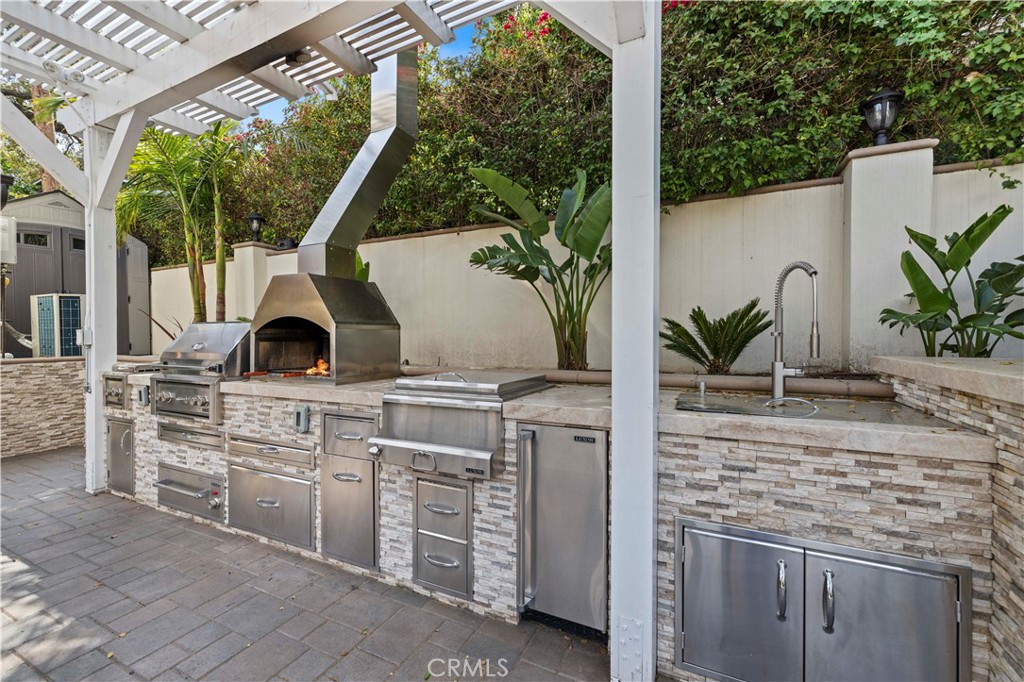 645 Glenmore Boulevard Glendale, CA 91206 - Photo 26 of 34 a view of kitchen with sink and outdoor seating