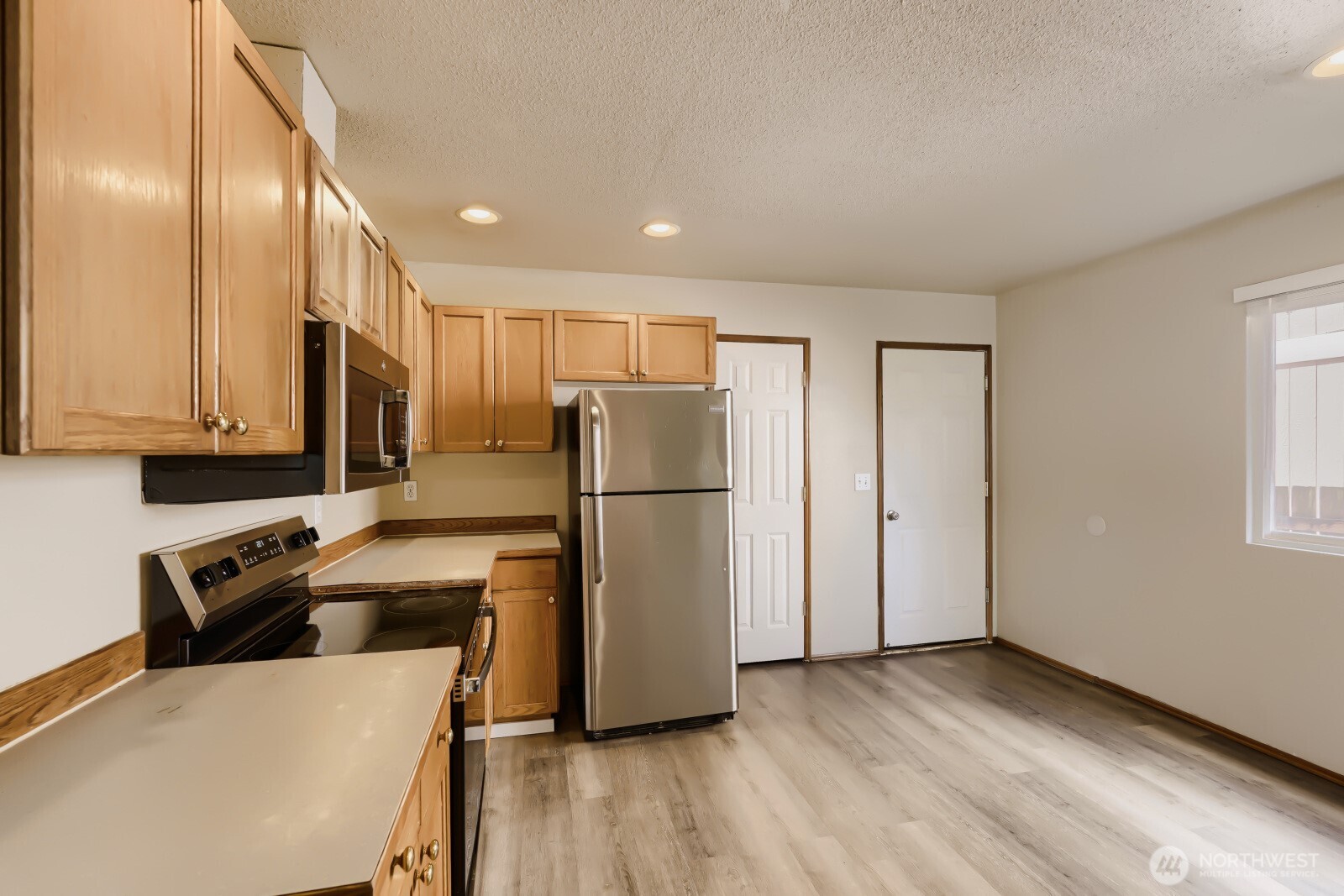 12224 58th Place South Seattle, WA 98178 - Photo 8 of 25