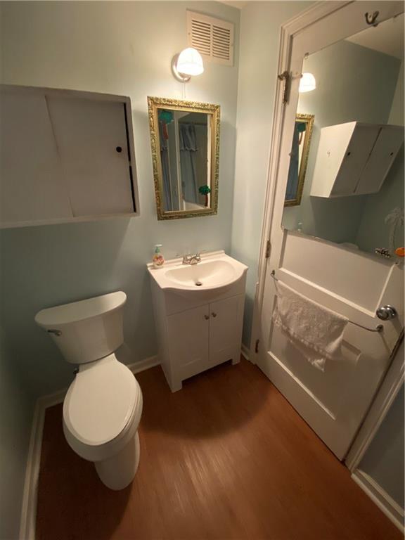 7645 Harcourt Road Indianapolis, IN 46260 - Photo 4 of 17 Gallery Image 4