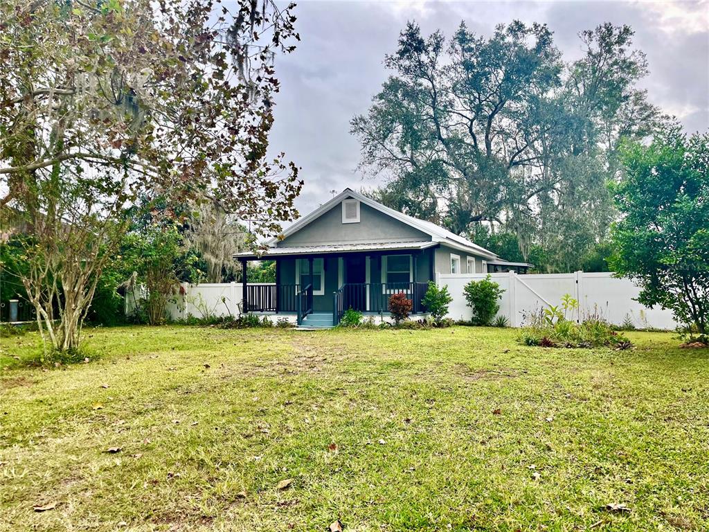 1306 Bonnie Road Plant City, FL 33563 - Photo 1 of 1 a front view of a house with a garden
