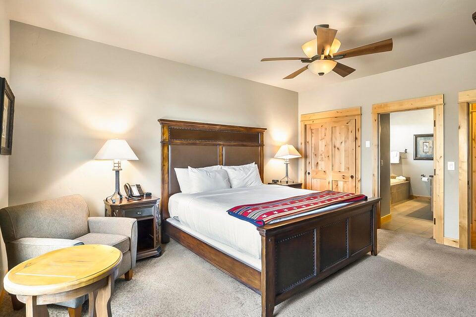 16845 South W Brasada Ranch Road, Unit 23 Powell Butte, OR 97753 - Photo 27 of 47 a bedroom with a bed and a chandelier