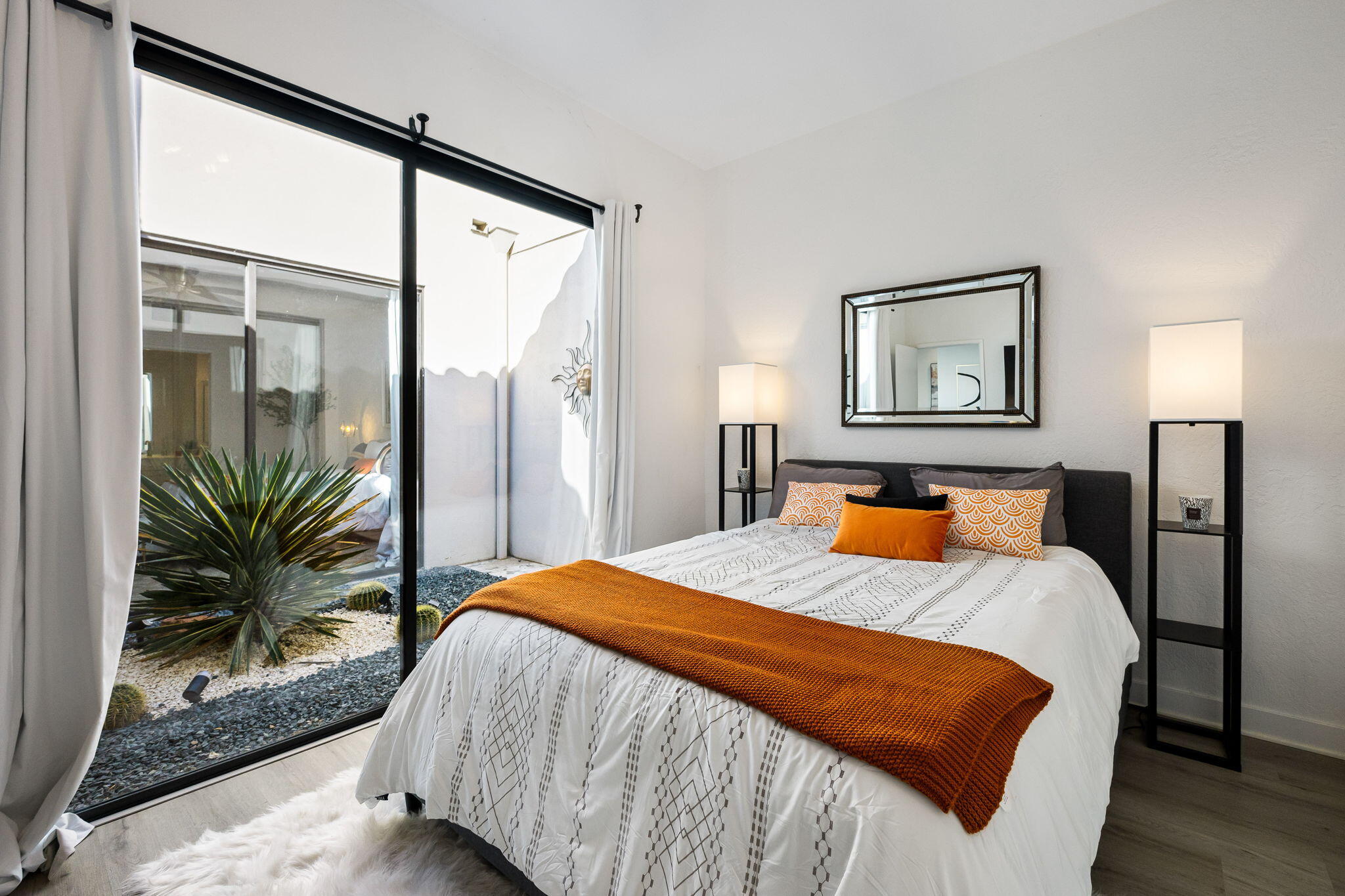 54524 Inverness Way La Quinta, CA 92253 - Photo 41 of 48 a bedroom with a large bed and a potted plant