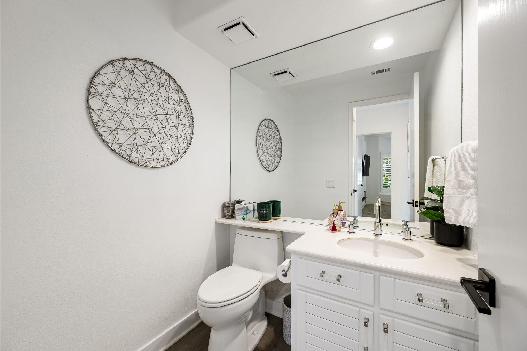 54524 Inverness Way La Quinta, CA 92253 - Photo 42 of 48 a bathroom with a toilet a sink and mirror