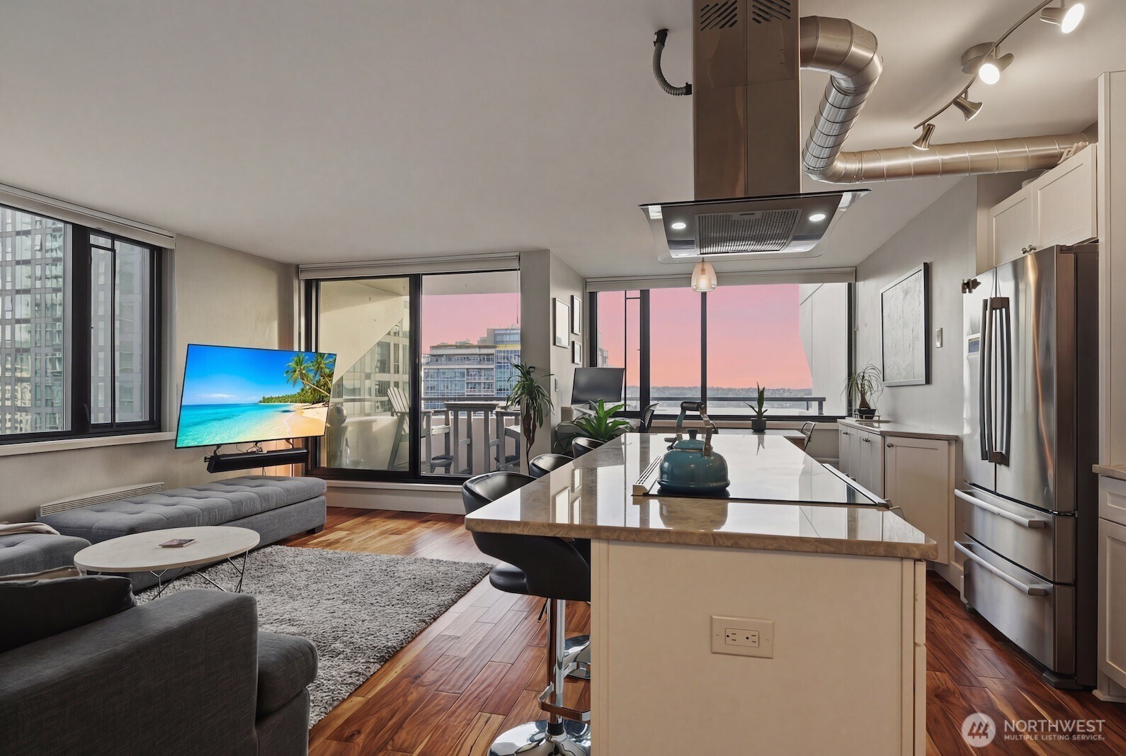 2100 3rd Avenue, Unit 2601 Seattle, WA 98121 - Photo 2 of 28