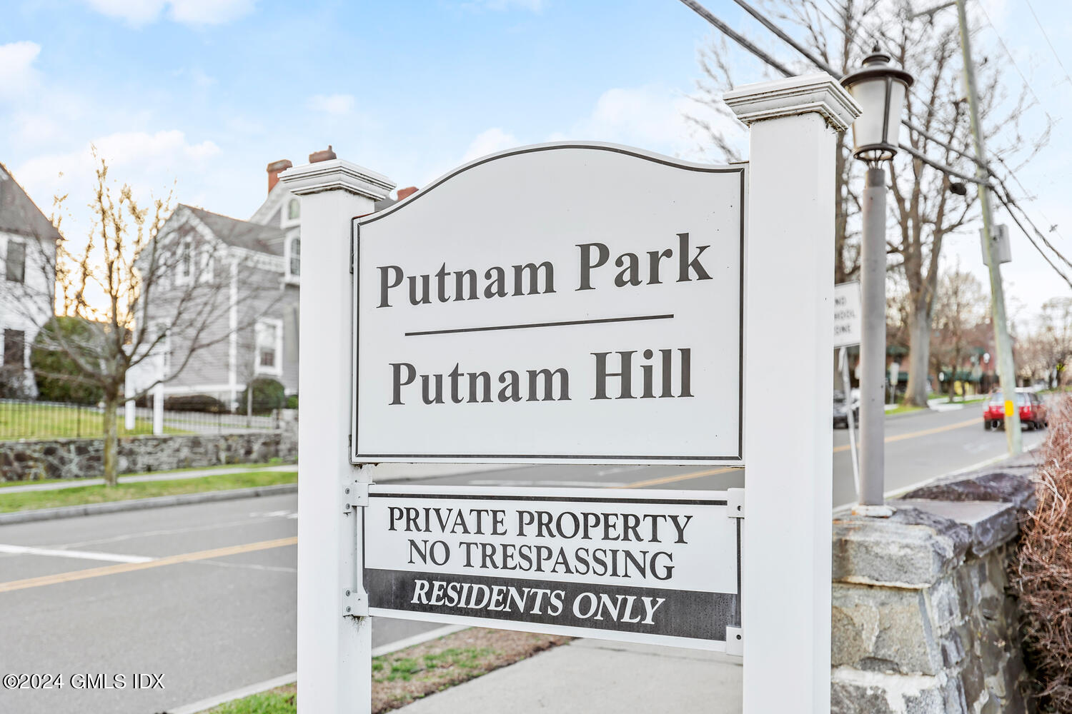 160 Putnam Park Greenwich, CT 06830 - Photo 24 of 27 a sign on a pole on a street