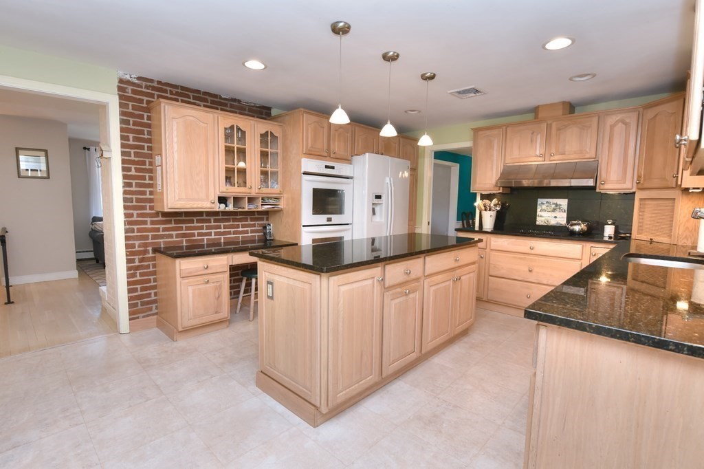 7 Arthur Road Wakefield, MA 01880 - Photo 2 of 42