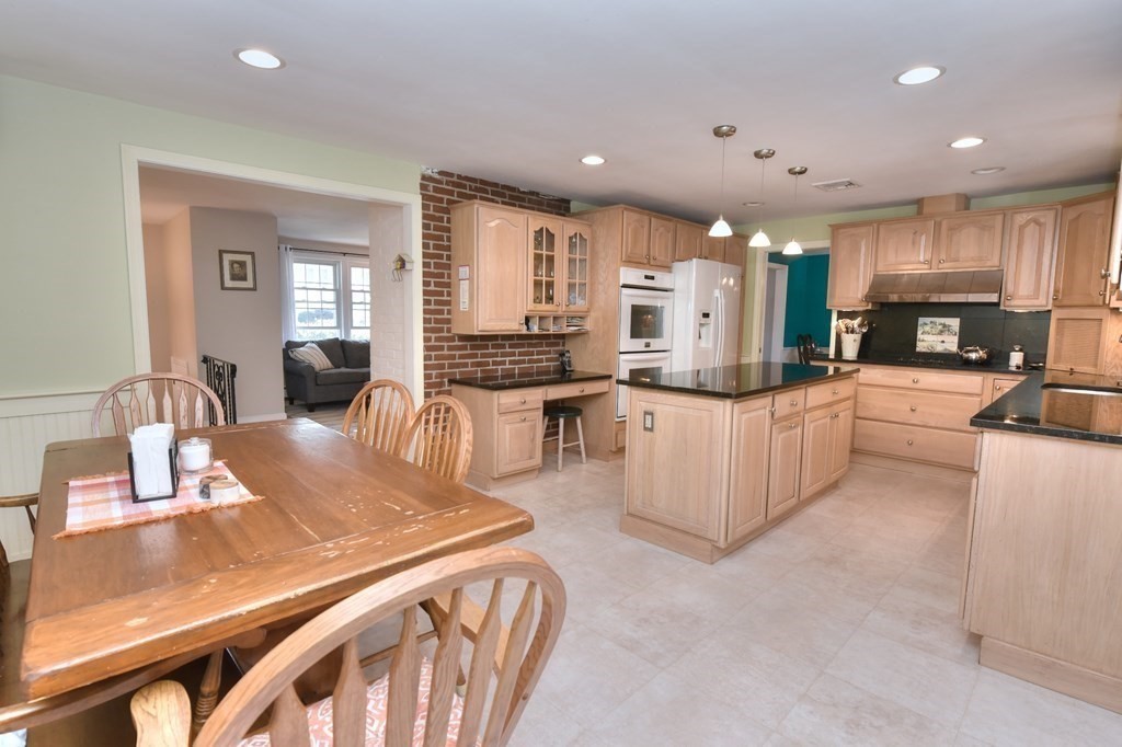 7 Arthur Road Wakefield, MA 01880 - Photo 3 of 42