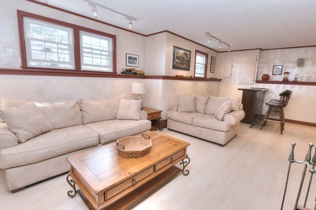 7 Arthur Road Wakefield, MA 01880 - Photo 33 of 42
