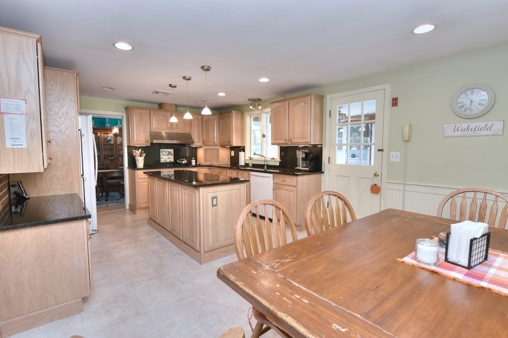 7 Arthur Road Wakefield, MA 01880 - Photo 4 of 42