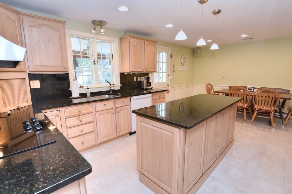 7 Arthur Road Wakefield, MA 01880 - Photo 6 of 42