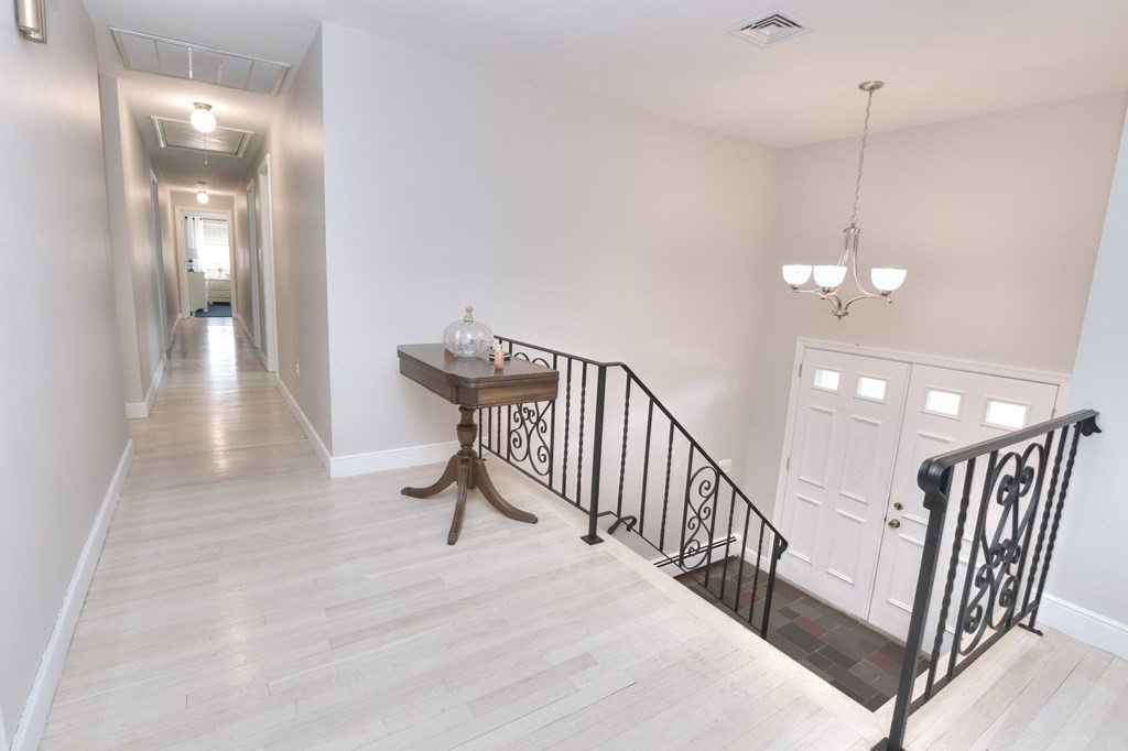 7 Arthur Road Wakefield, MA 01880 - Photo 7 of 42