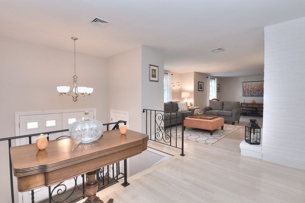 7 Arthur Road Wakefield, MA 01880 - Photo 8 of 42