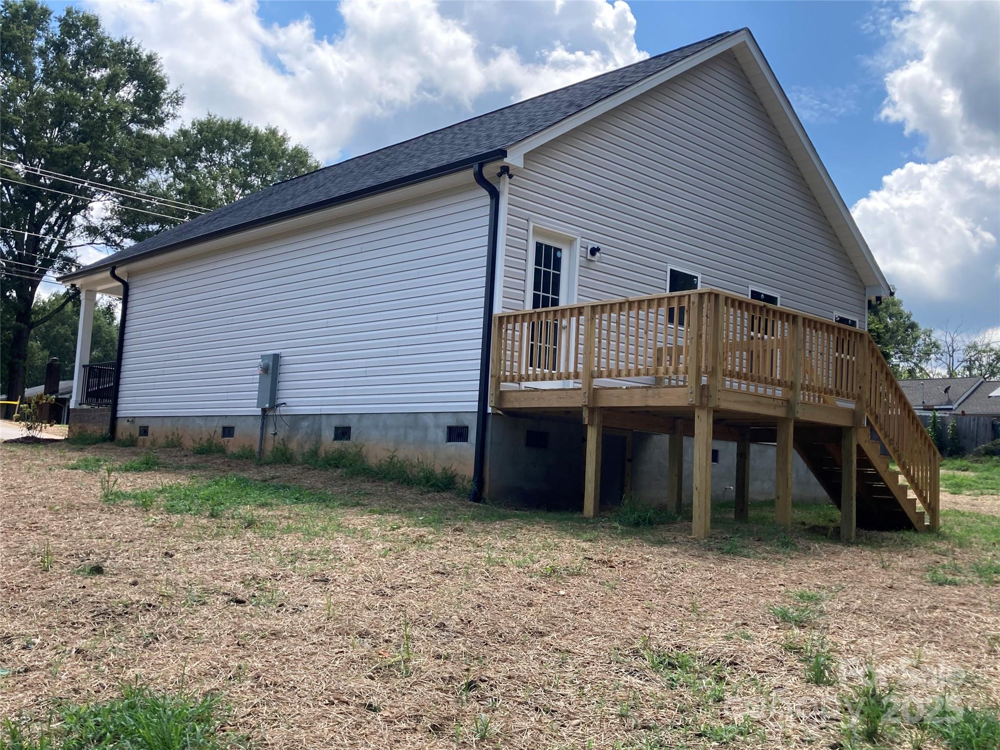 318 Davis Park Road Gastonia, NC 28052 - Photo 5 of 24 a backyard of a house