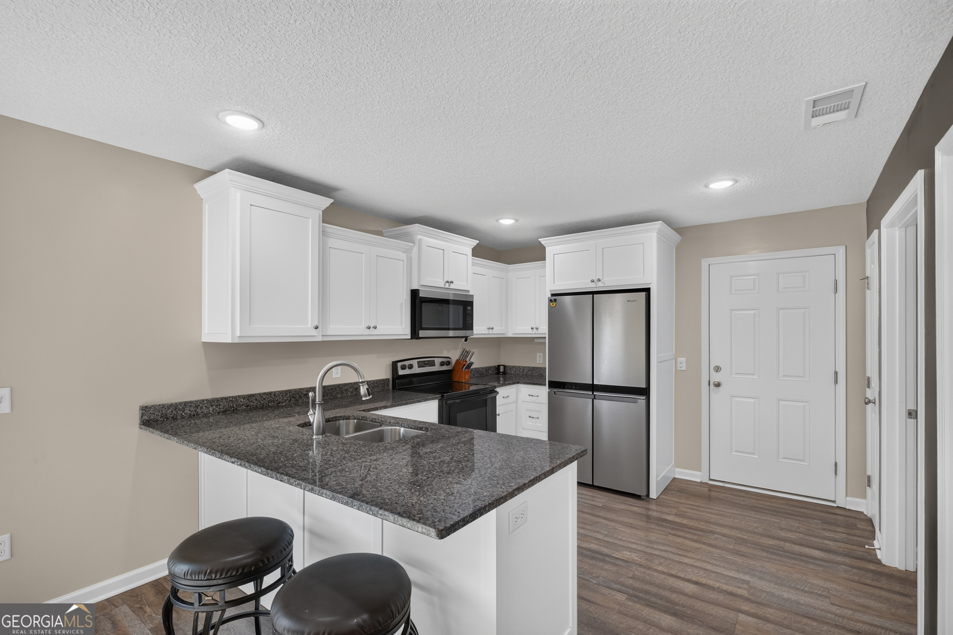 1032 Spring Grove Road Jesup, GA 31545 - Photo 8 of 29 Gallery Image 8