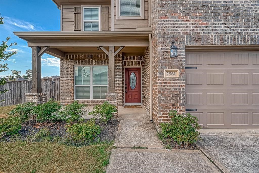2561 Magnolia Fair Way Spring, TX 77386 - Photo 4 of 35 a view of entrance with a house