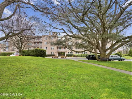 $695,000 | 2 Putnam Hill, Unit 1A, Greenwich, CT 06830