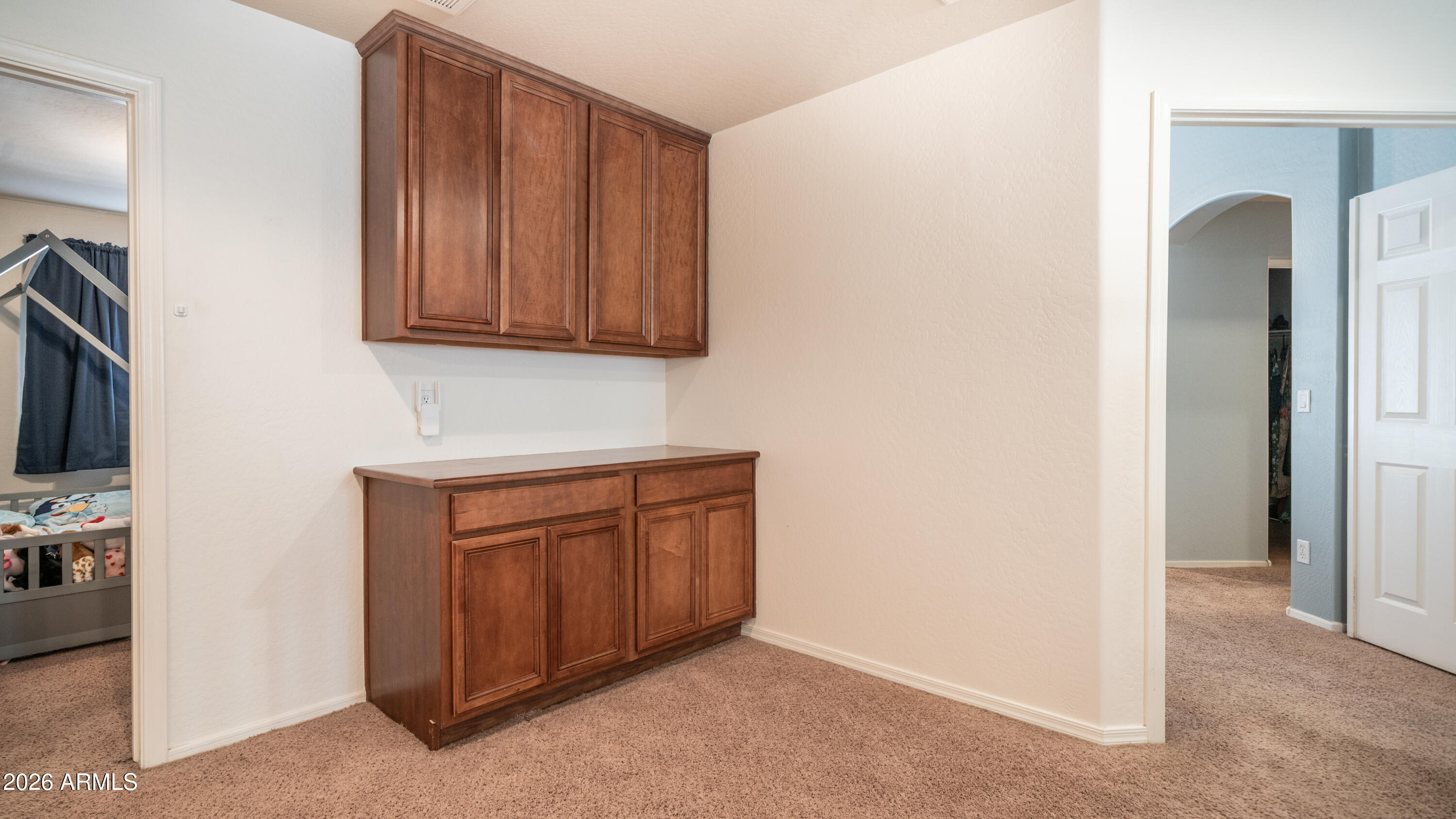 7609 South 18th Way Phoenix, AZ 85042 - Photo 25 of 32 a view of a kitchen with electric appliances