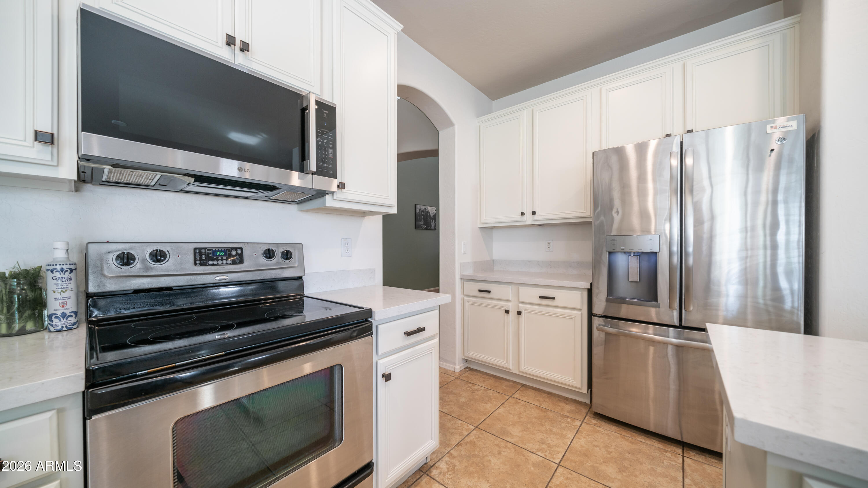 7609 South 18th Way Phoenix, AZ 85042 - Photo 4 of 32 a kitchen with cabinets and steel stainless steel appliances