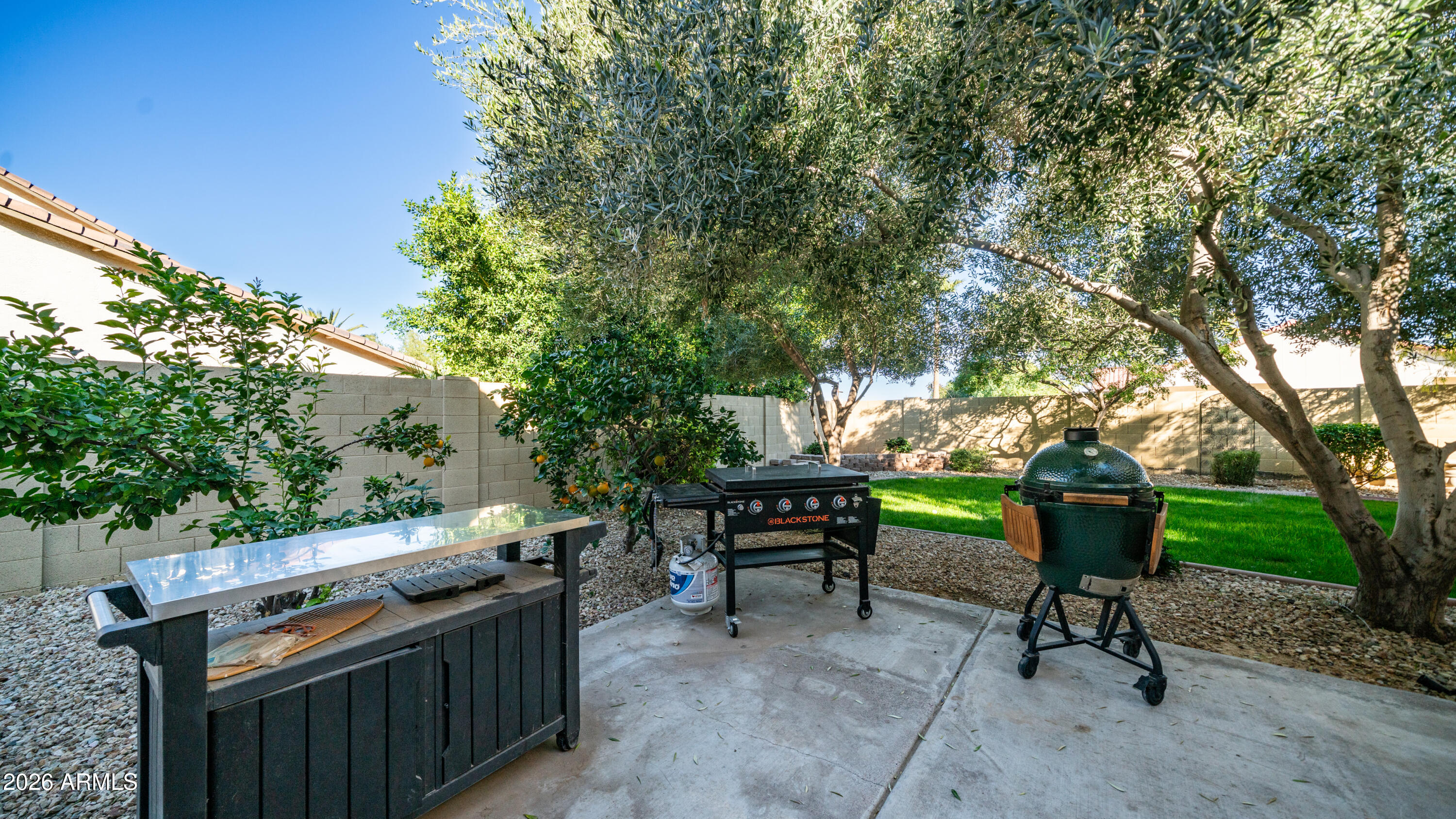 7609 South 18th Way Phoenix, AZ 85042 - Photo 9 of 32 a view of a chairs and table in the patio