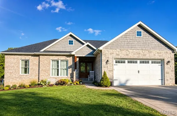 $675,000 | 39 Shore Drive Southwest, Edwardsville, IL 62025