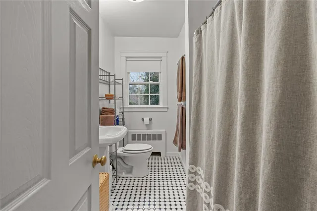 $2,800 | 80 Lakeshore Drive, East Greenwich, RI 02818