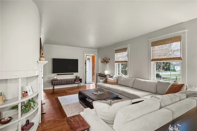 $2,800 | 80 Lakeshore Drive, East Greenwich, RI 02818