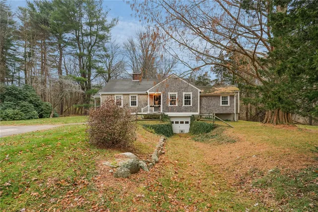 $2,800 | 80 Lakeshore Drive, East Greenwich, RI 02818