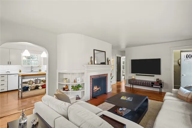 $2,800 | 80 Lakeshore Drive, East Greenwich, RI 02818